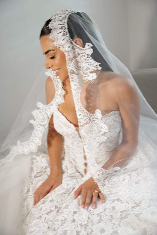 VERSAILLES LACE VEIL