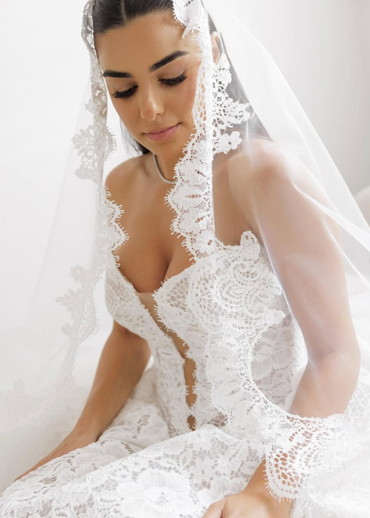 VERSAILLES LACE VEIL