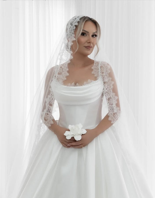 CELESTE LACE MANTILLA