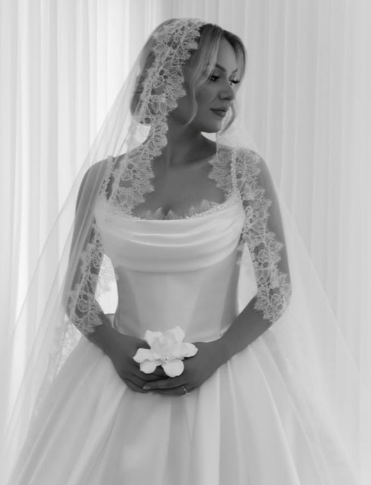 CELESTE LACE MANTILLA